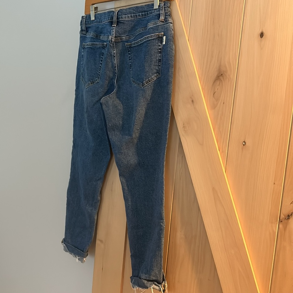 Oliver Logan distressed boyfriend jeans. Size 28 like new. Cropped fringed hem